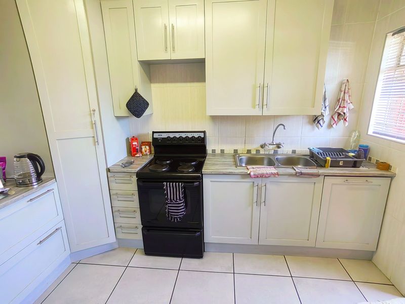 2 Bedroom Townhouse For Sale - Photo 3