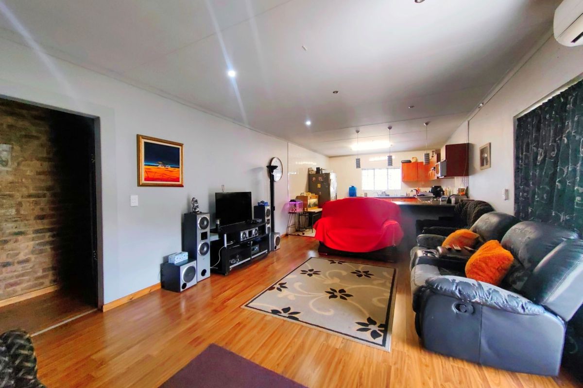 4 Bedroom House and 3 Bedroom House and a 1 Bedroom flat For Sale on one stand! - Photo 3