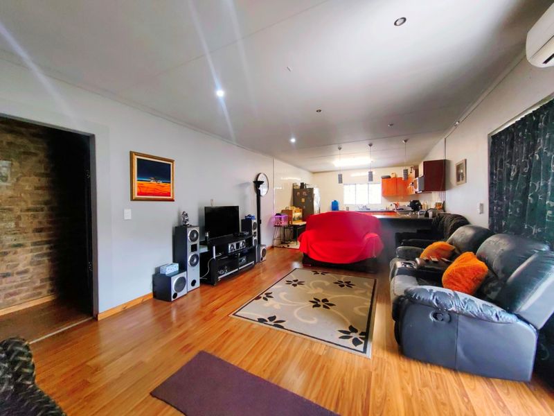 4 Bedroom House and 3 Bedroom House and a 1 Bedroom flat For Sale on one stand! - Photo 3