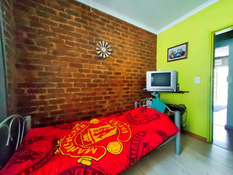 4 Bedroom House and 3 Bedroom House and a 1 Bedroom flat For Sale on one stand! - Photo 10