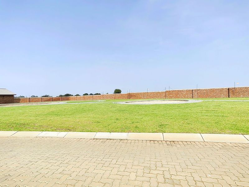 Hillside Estate! - Photo 4