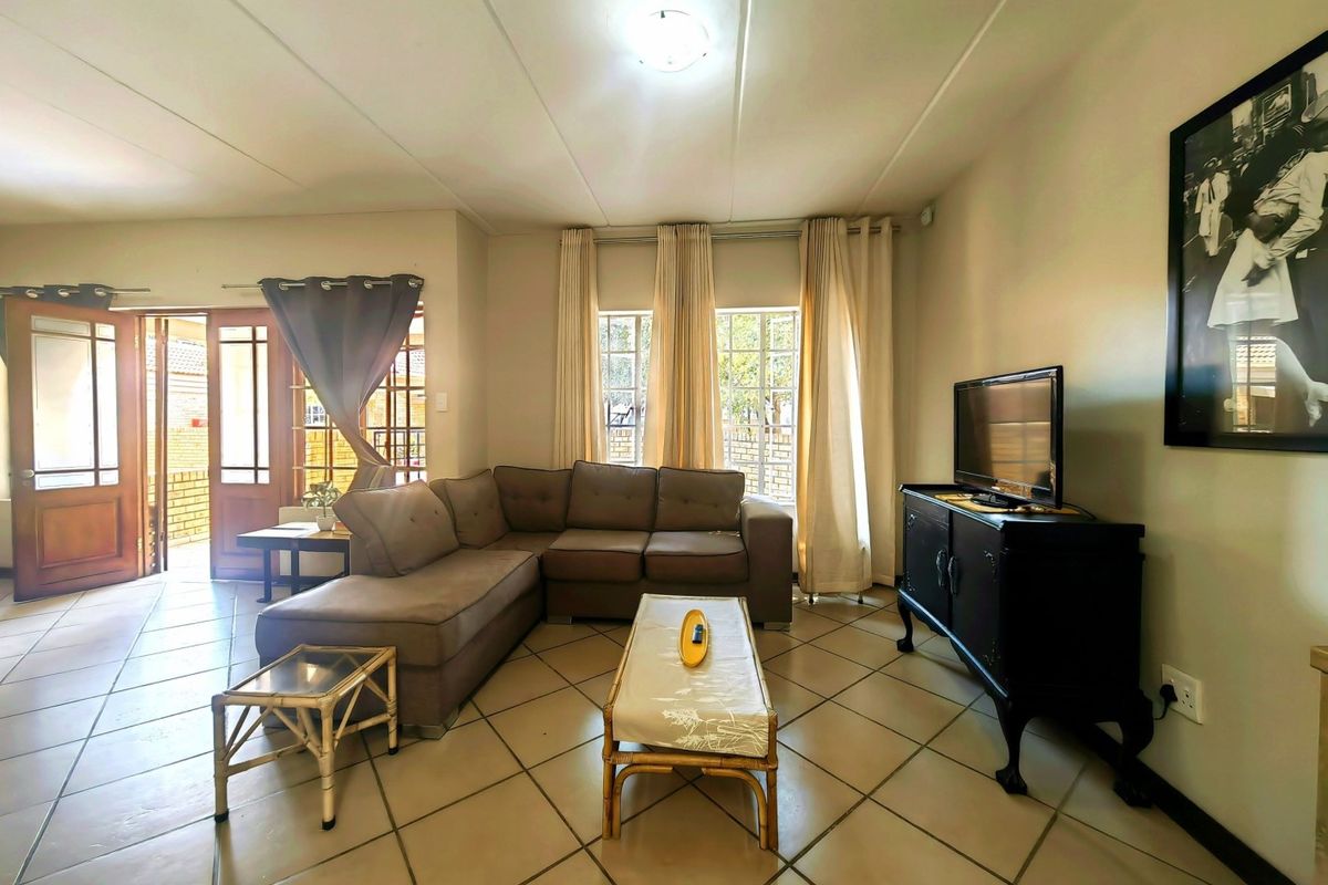 Modern 2 Bedroom Townhouse For Sale - Photo 5