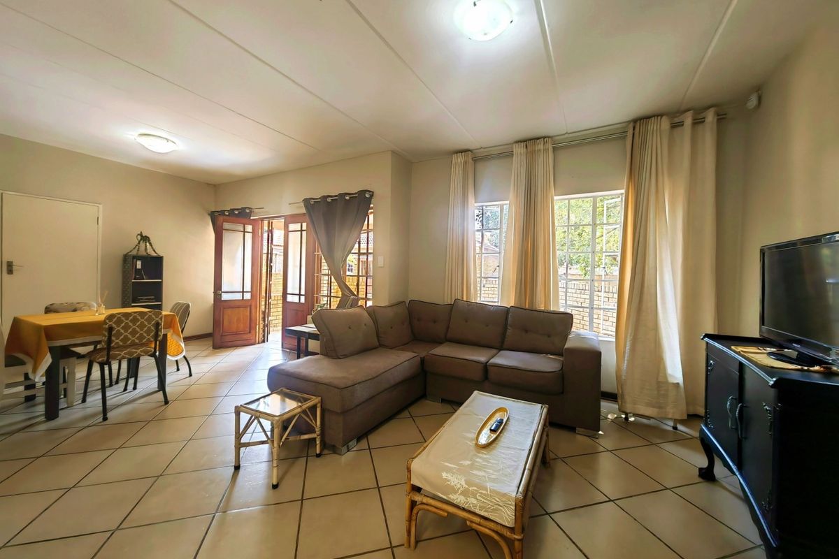 Modern 2 Bedroom Townhouse For Sale - Photo 4