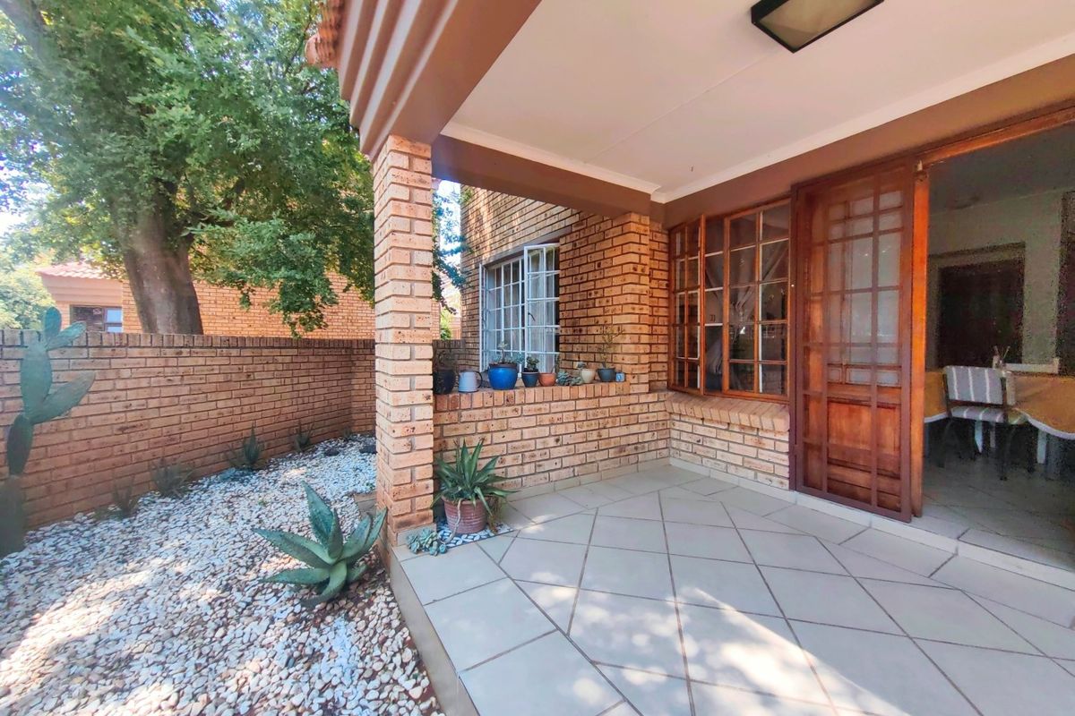 Modern 2 Bedroom Townhouse For Sale - Photo 3