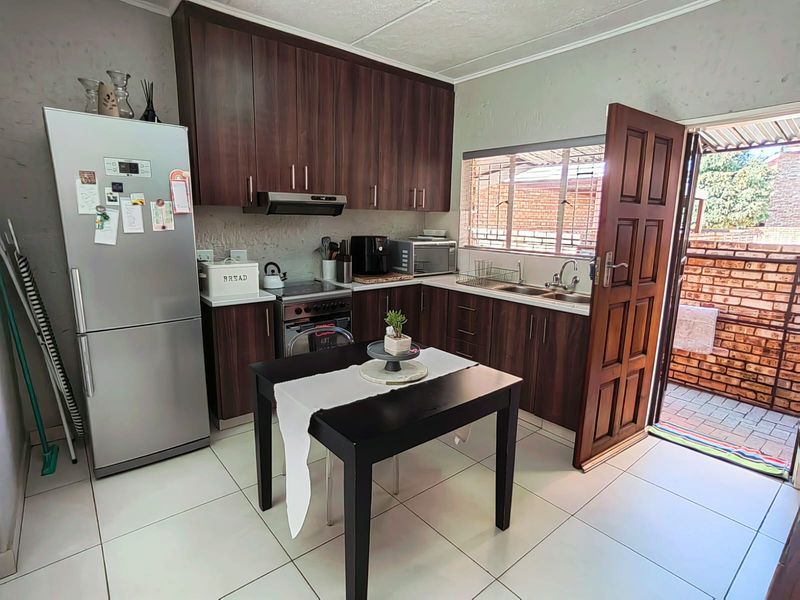 Modern Townhouse in Ballie Park - Photo 6