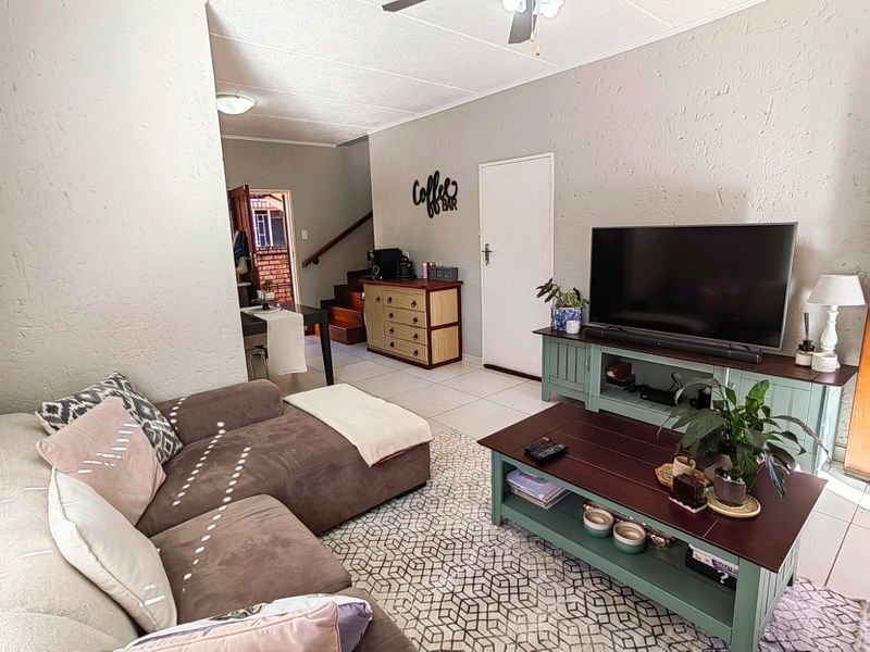 Modern Townhouse in Ballie Park - Photo 4