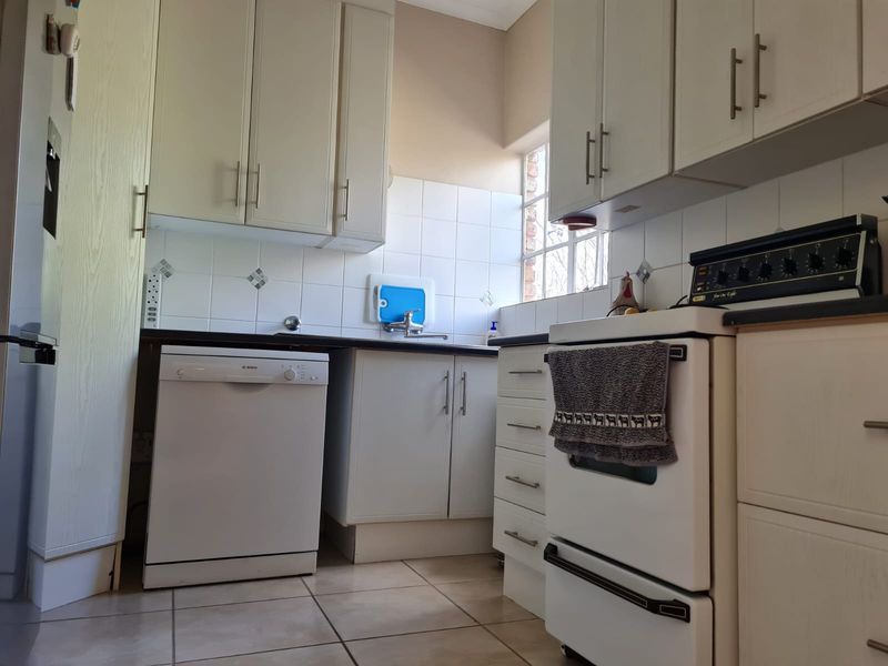 Spacious 2 Bedroom Apartment - Photo 6