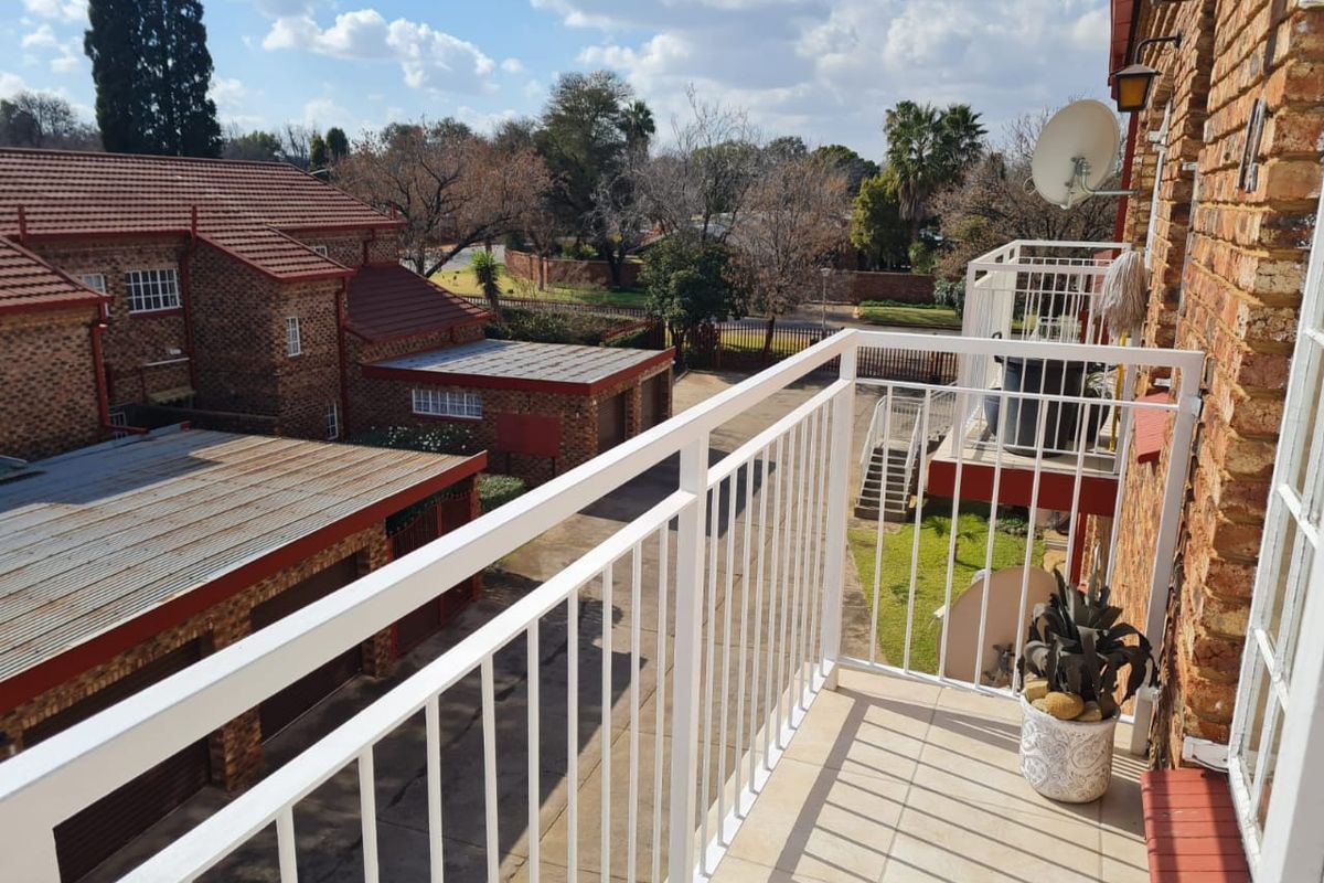 Spacious 2 Bedroom Apartment - Photo 2