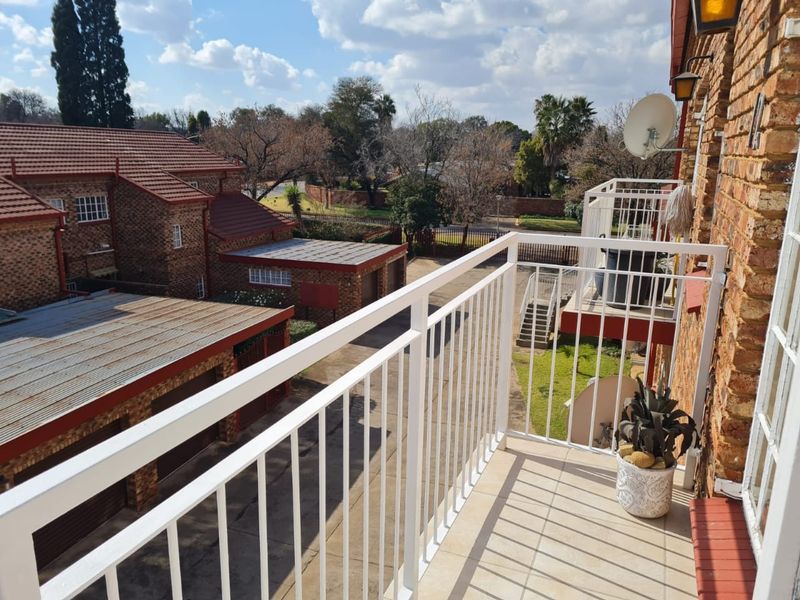 Spacious 2 Bedroom Apartment - Photo 2