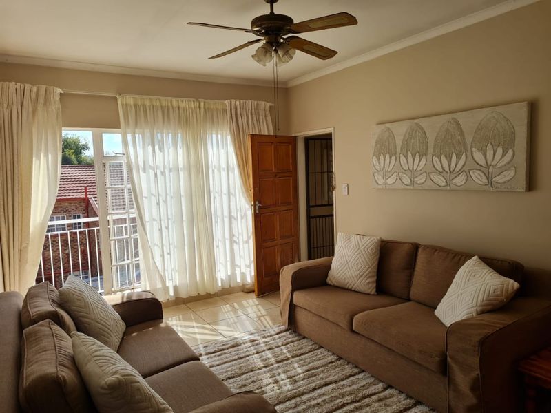 Spacious 2 Bedroom Apartment - Photo 3