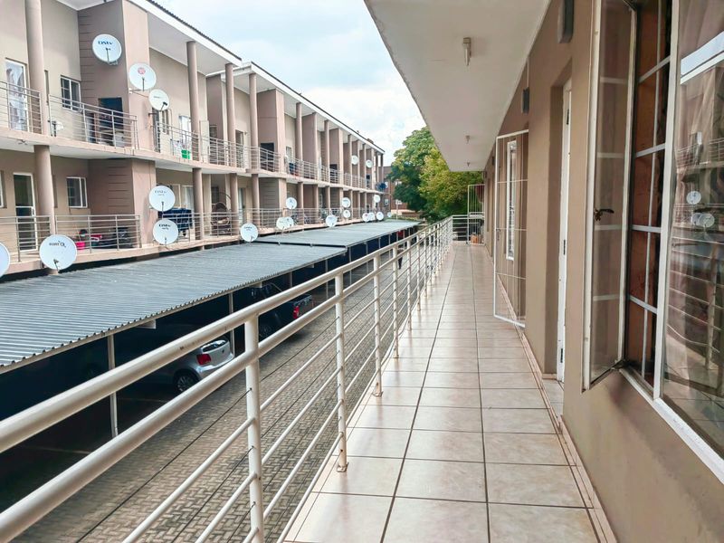 2 Bedroom apartment in Central Town! - Photo 2