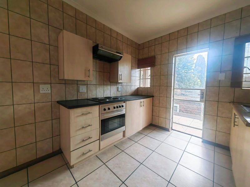 2 Bedroom apartment in Central Town! - Photo 5