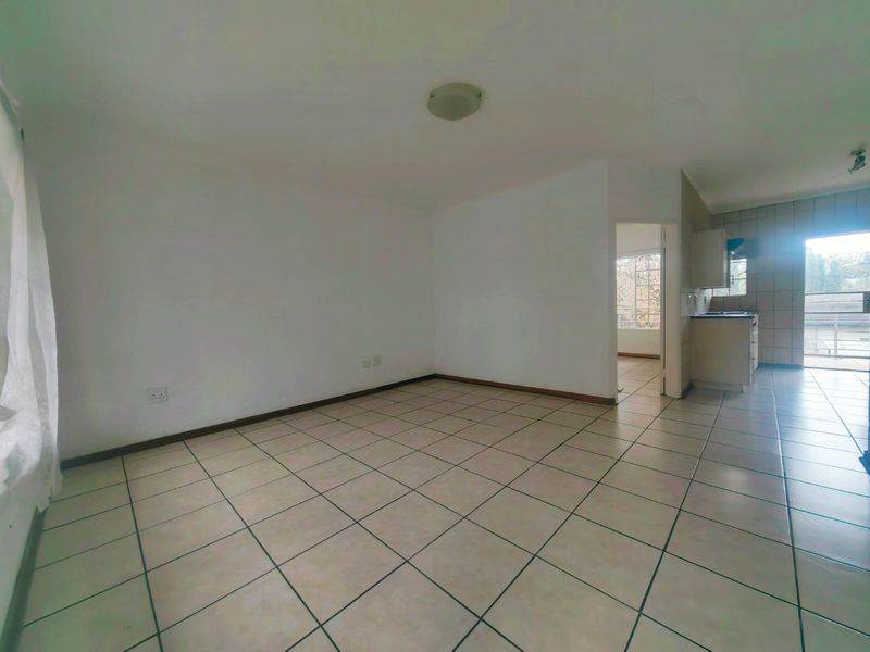2 Bedroom apartment in Central Town! - Photo 3