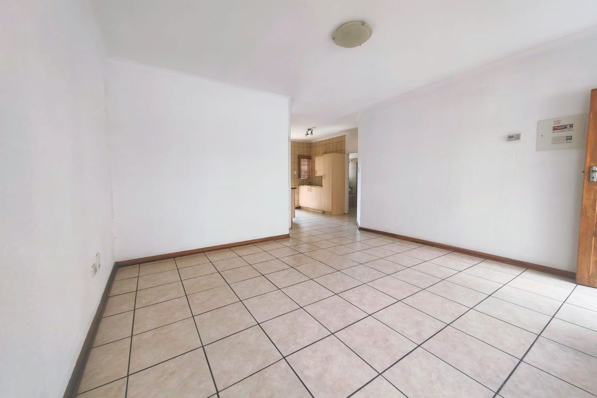 2 Bedroom apartment in Central Town! - Photo 4