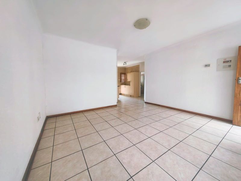 2 Bedroom apartment in Central Town! - Photo 4
