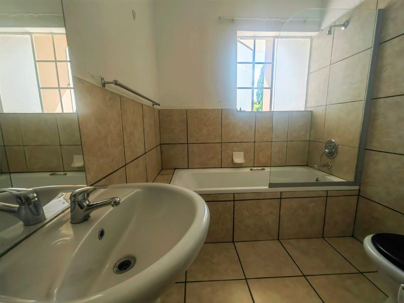 2 Bedroom apartment in Central Town! - Photo 10