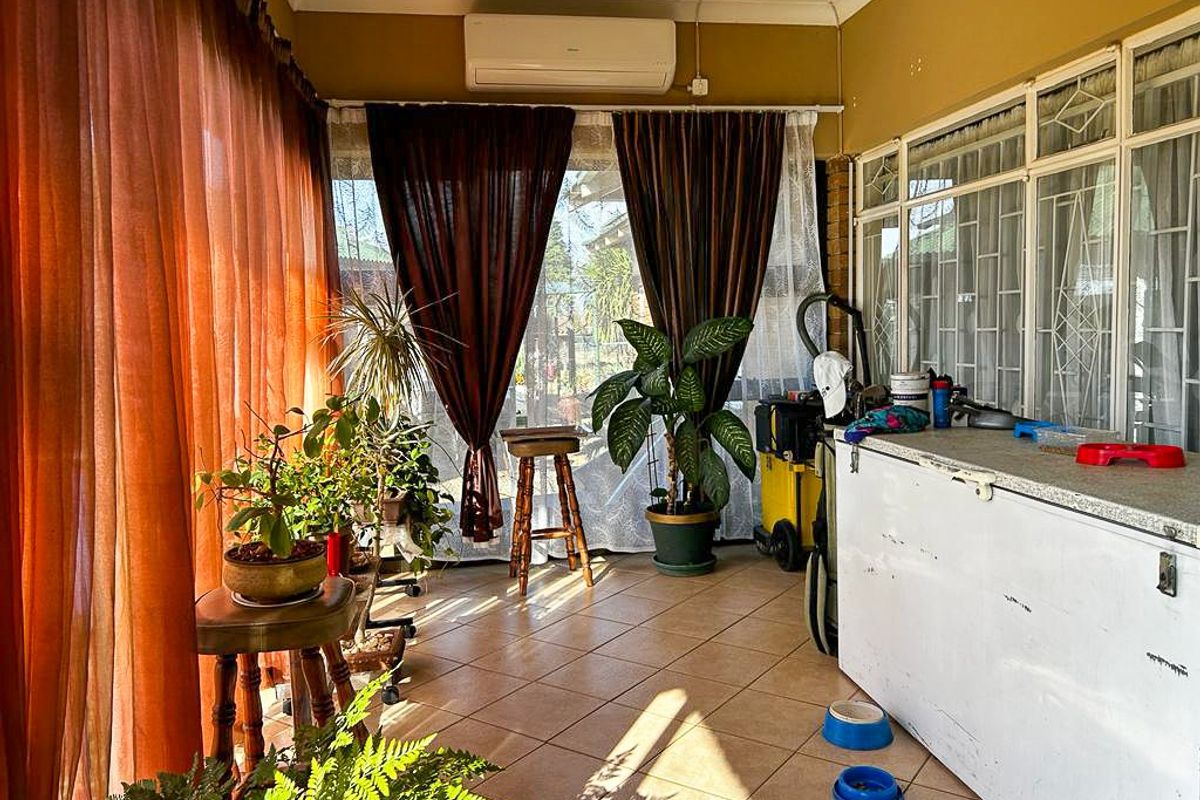 A harmonious blend of residential comfort and agricultural opportunities - Photo 5