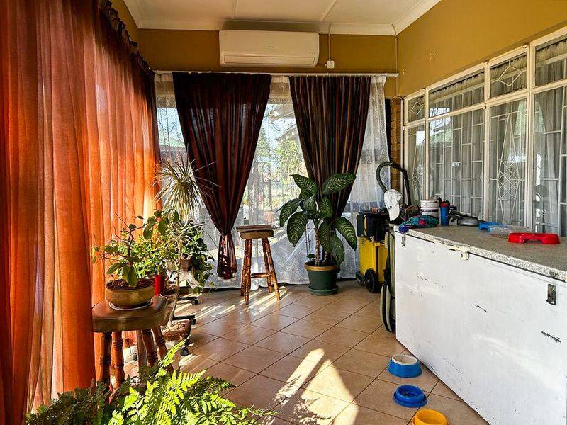 A harmonious blend of residential comfort and agricultural opportunities - Photo 5