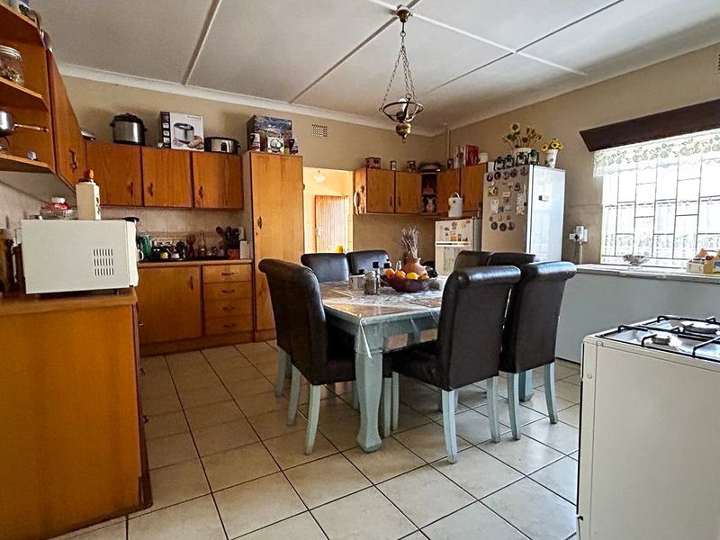 A harmonious blend of residential comfort and agricultural opportunities - Photo 7