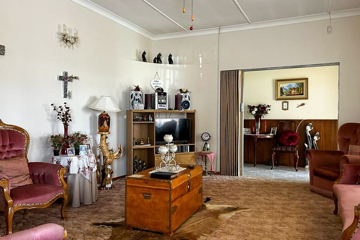 A harmonious blend of residential comfort and agricultural opportunities - Photo 4