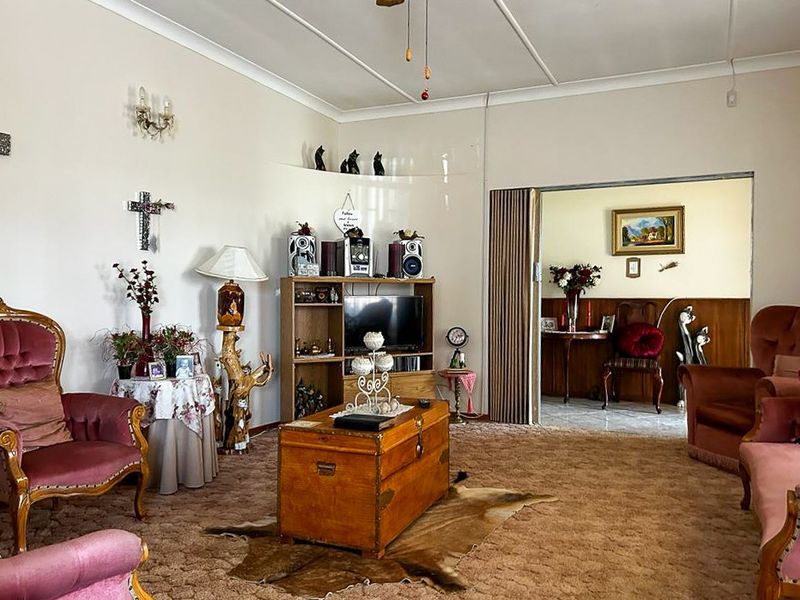 A harmonious blend of residential comfort and agricultural opportunities - Photo 4