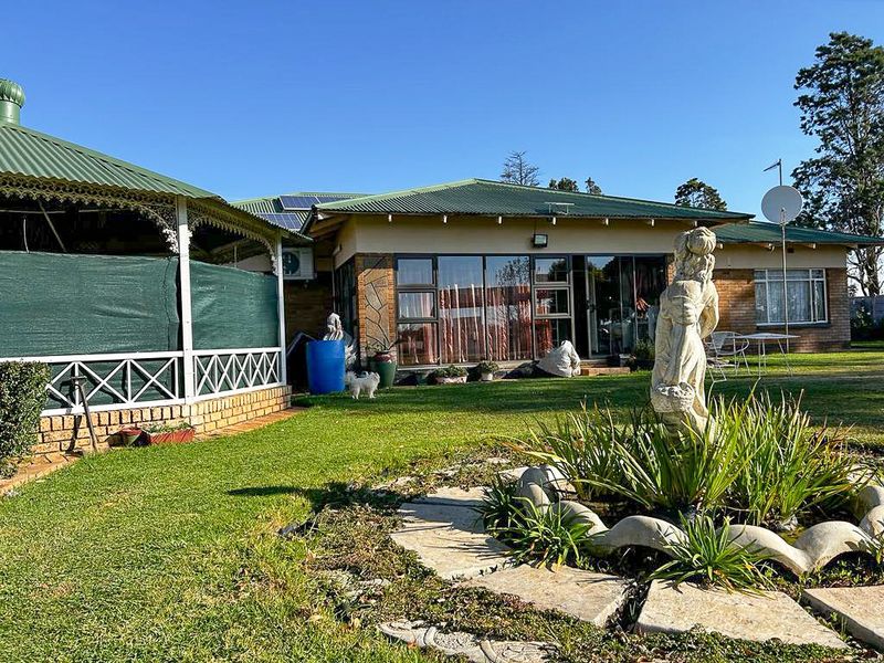 A harmonious blend of residential comfort and agricultural opportunities - Photo 2