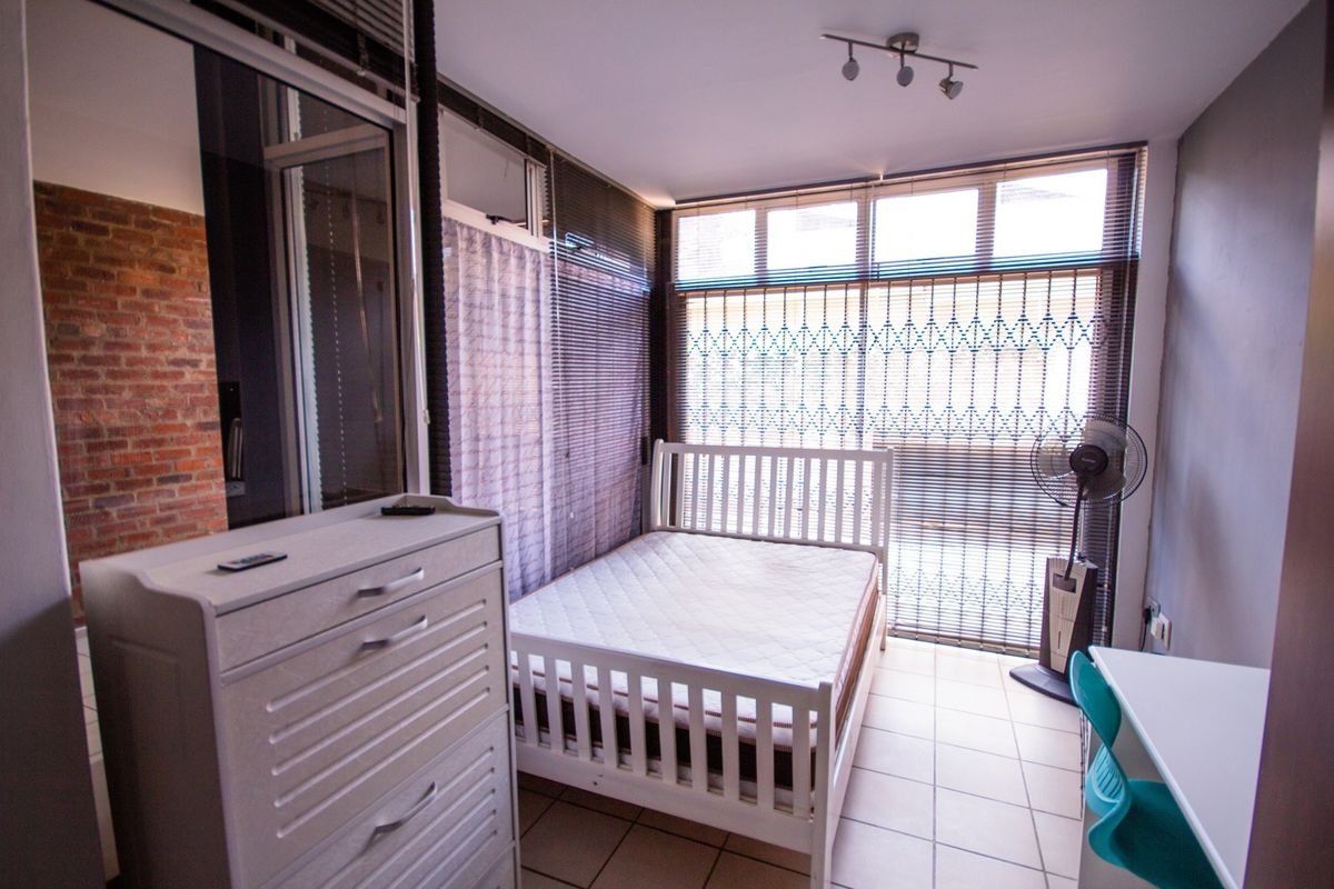 Large Modern Apartment, right across from Campus – For Sale - Photo 4