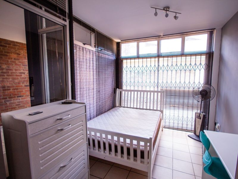 Large Modern Apartment, right across from Campus – For Sale - Photo 4