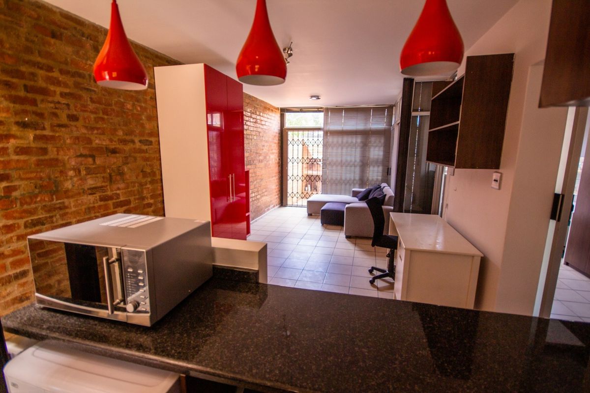 Large Modern Apartment, right across from Campus – For Sale - Photo 3