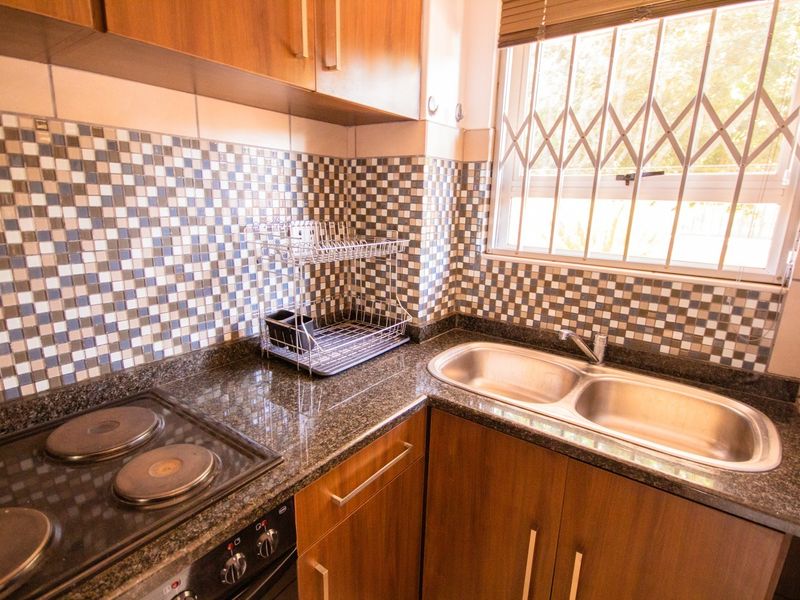 Large Modern Apartment, right across from Campus – For Sale - Photo 9