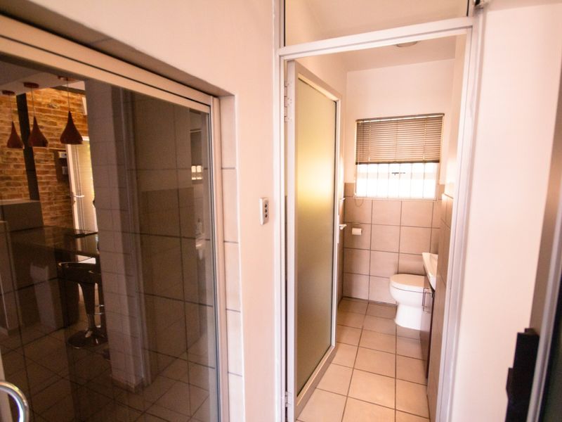 Large Modern Apartment, right across from Campus – For Sale - Photo 6