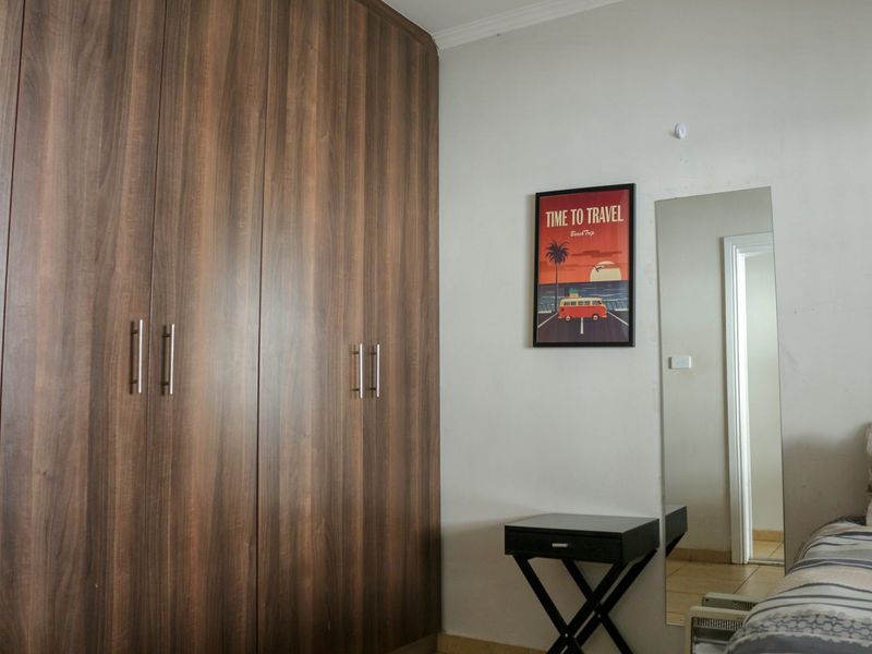 Comfortable and convenient living space - Photo 6