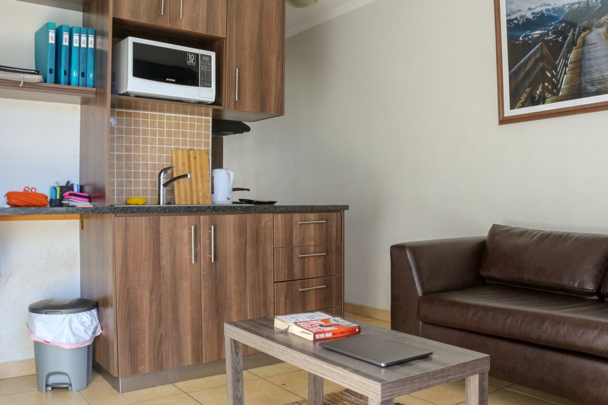 Comfortable and convenient living space - Photo 2