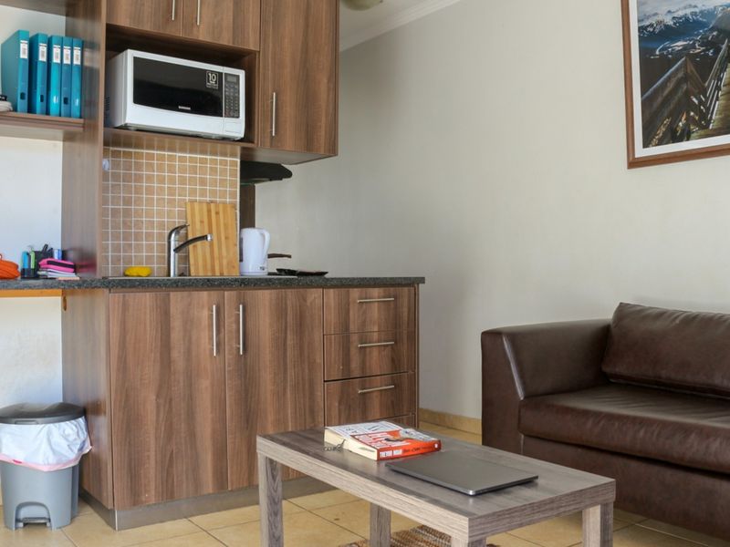 Comfortable and convenient living space - Photo 2