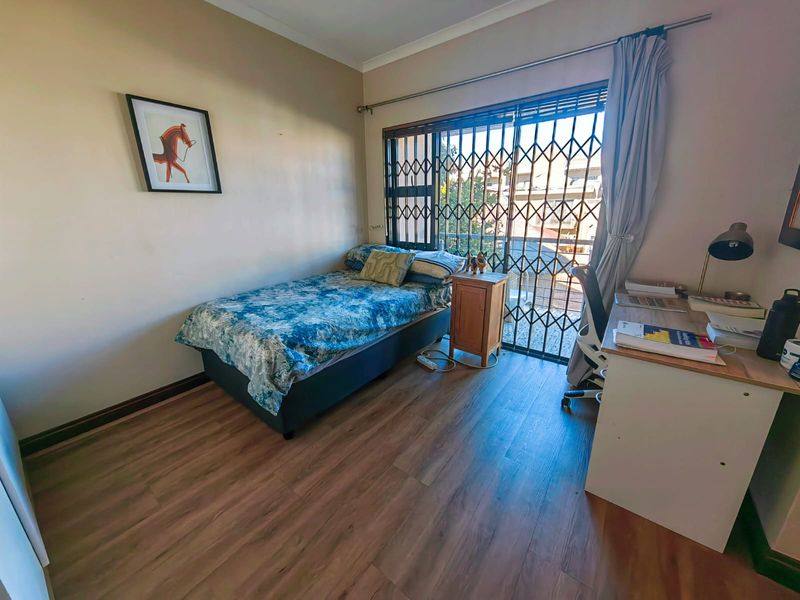 Walking distance from the NWU! - Photo 6