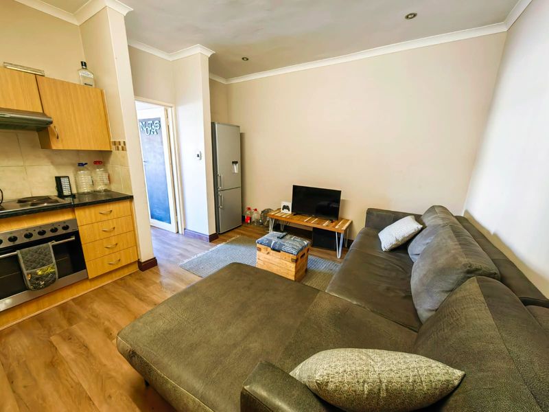 Walking distance from the NWU! - Photo 4