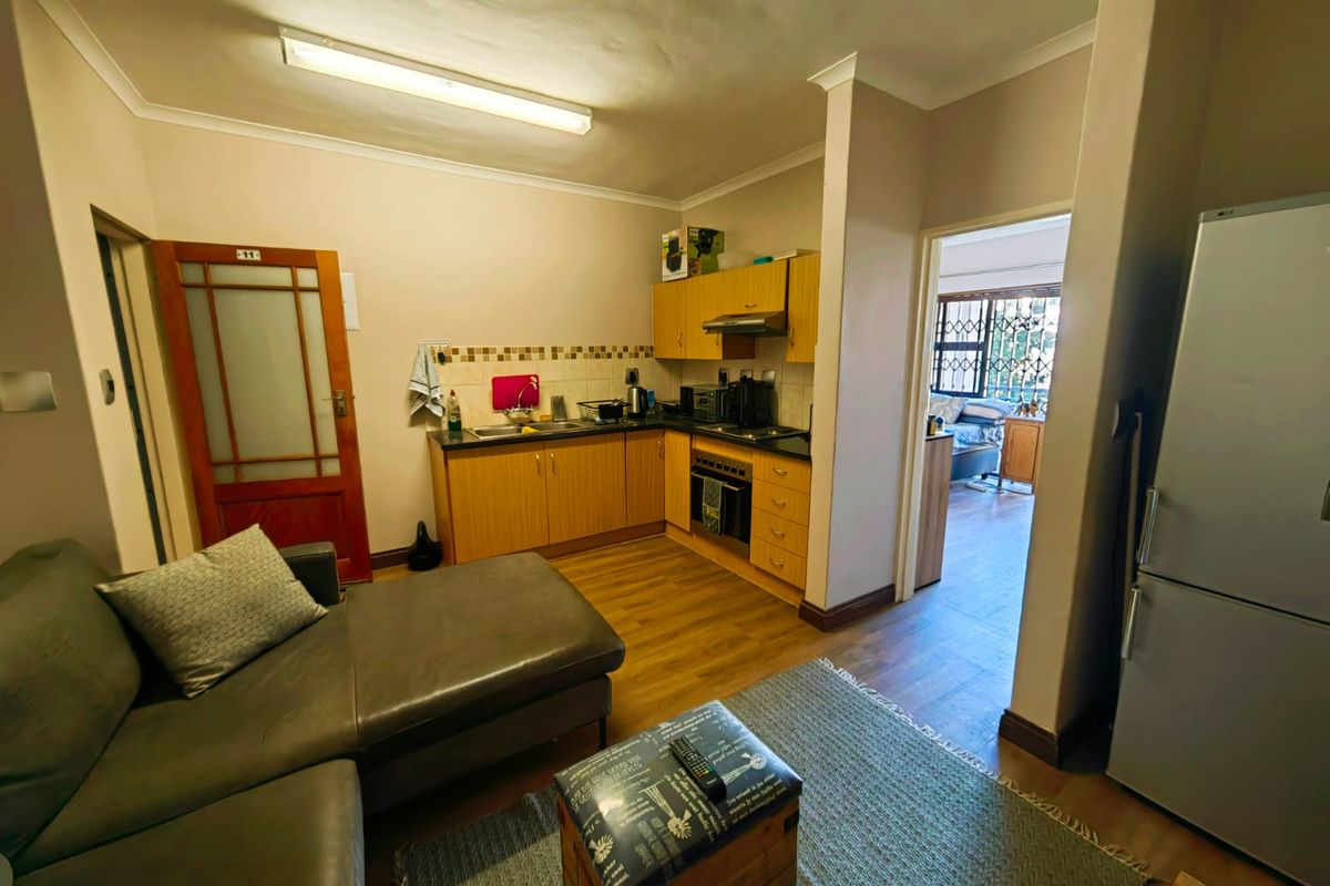 Walking distance from the NWU! - Photo 3
