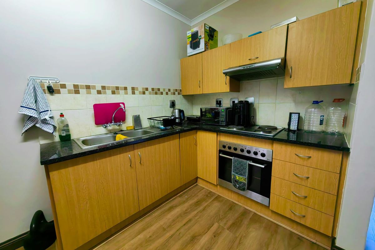 Walking distance from the NWU! - Photo 5