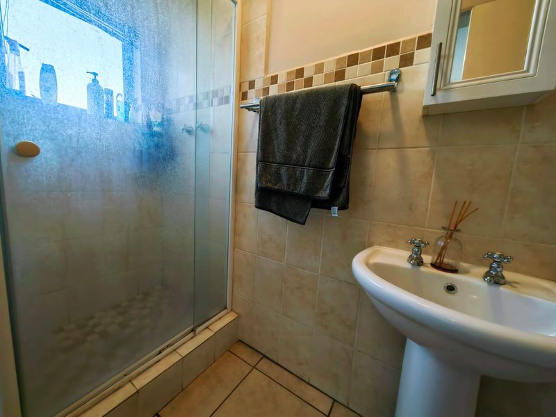 Walking distance from the NWU! - Photo 10