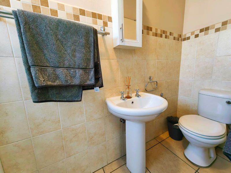 Walking distance from the NWU! - Photo 9