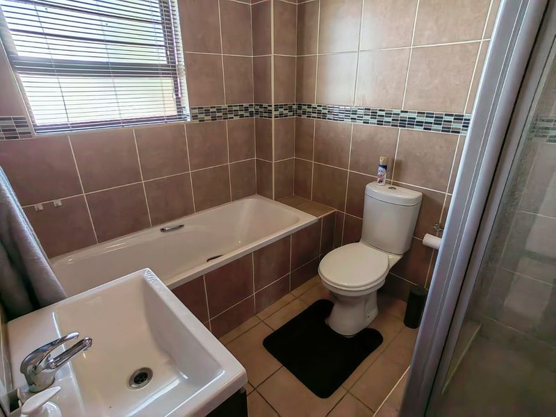 Modern Apartment close to the NWU! - Photo 8