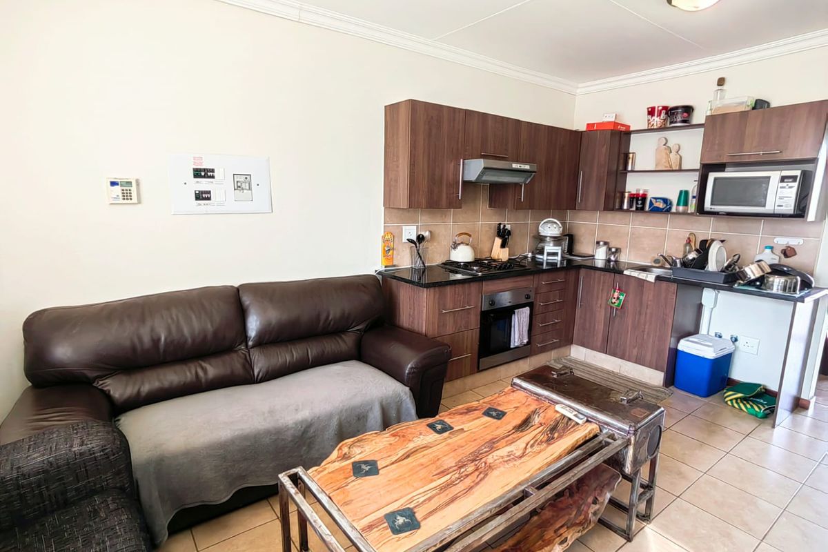 2 Bedroom Apartment close to te NWU! - Photo 3