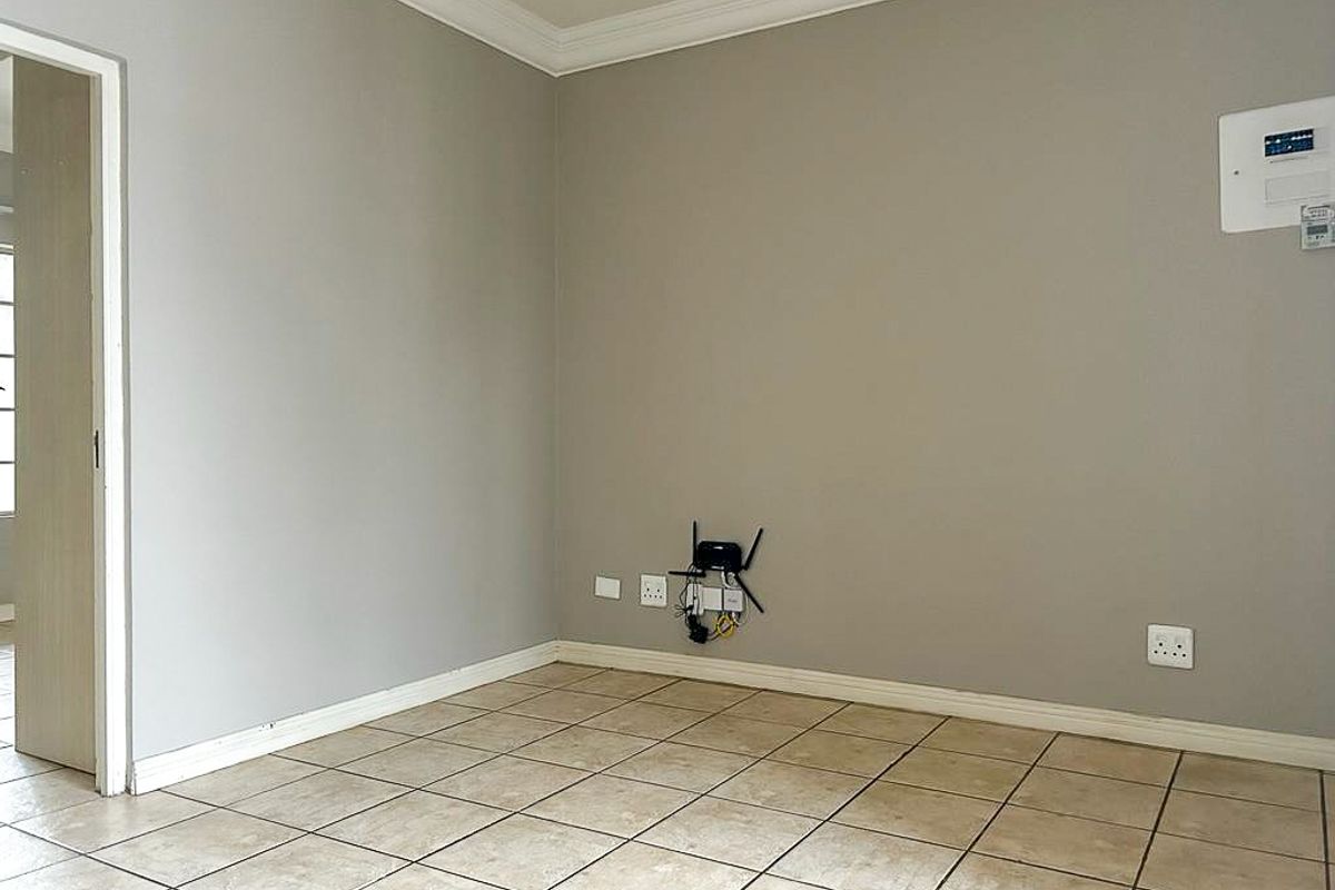 Apartment designed to maximize space efficiency - Photo 3