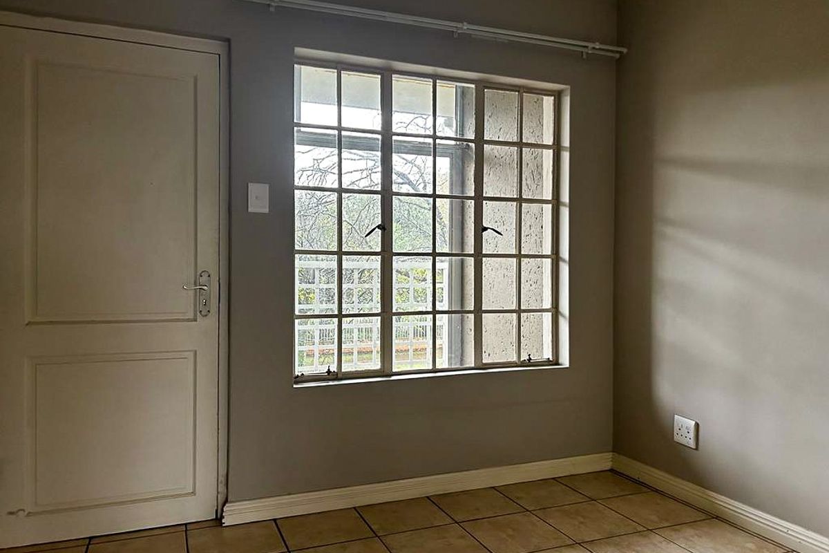 Apartment designed to maximize space efficiency - Photo 4