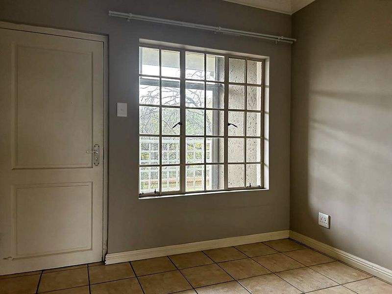 Apartment designed to maximize space efficiency - Photo 4