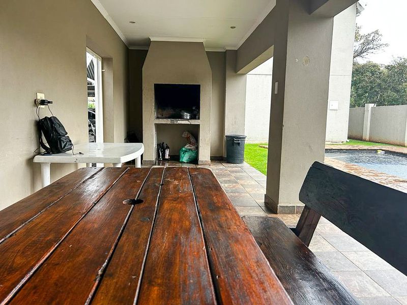 Apartment designed to maximize space efficiency - Photo 7