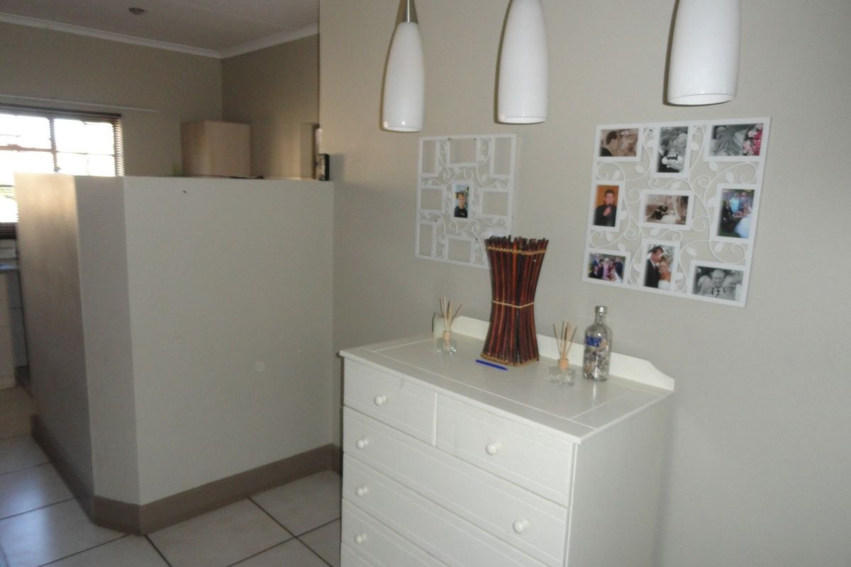 Spacious Three-bedroom Townhouse – Potchefstroom – For Sale - Photo 5