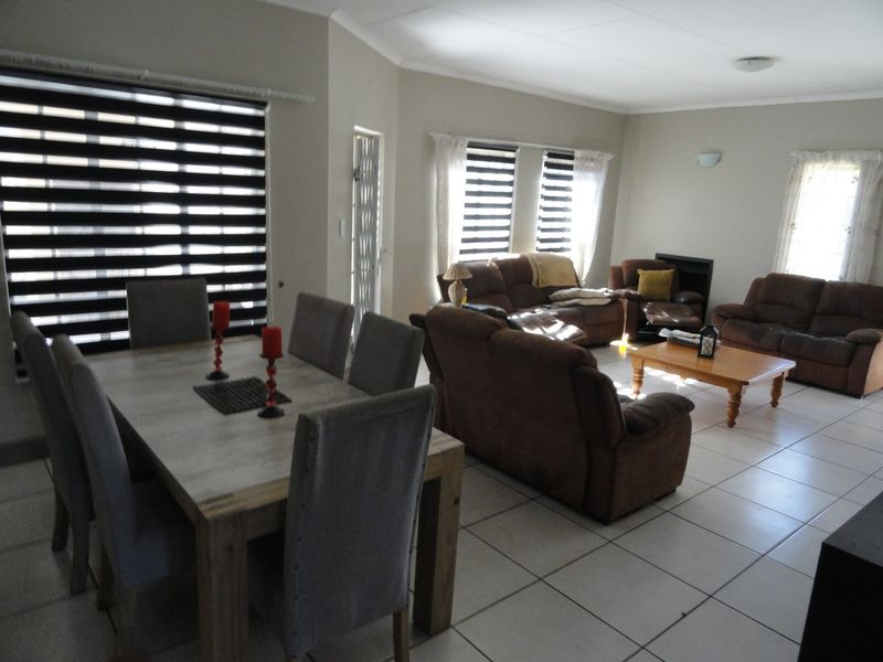 Spacious Three-bedroom Townhouse – Potchefstroom – For Sale - Photo 3