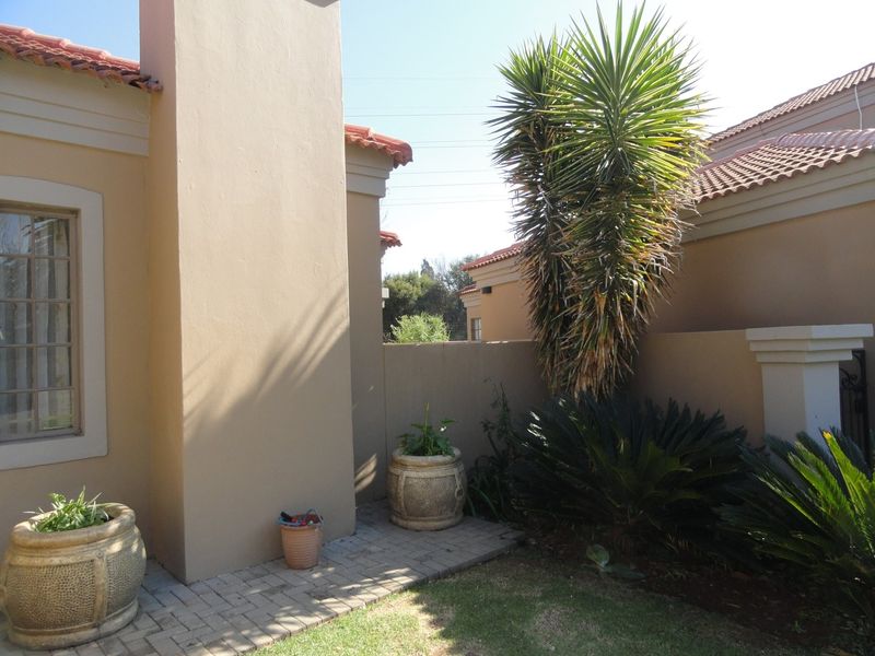 Spacious Three-bedroom Townhouse – Potchefstroom – For Sale - Photo 2