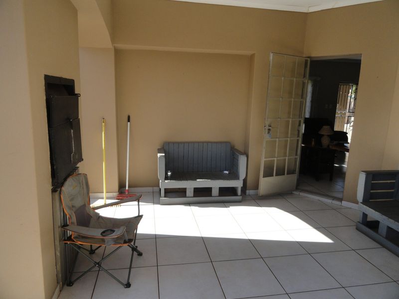 Spacious Three-bedroom Townhouse – Potchefstroom – For Sale - Photo 9